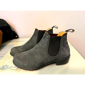 Suede leather gray/black slip on Chelsea boots